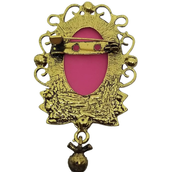 GOLDTONE WITH PINK & WHITE CAMEO STATEMENT BROOCH - Picture 2 of 2